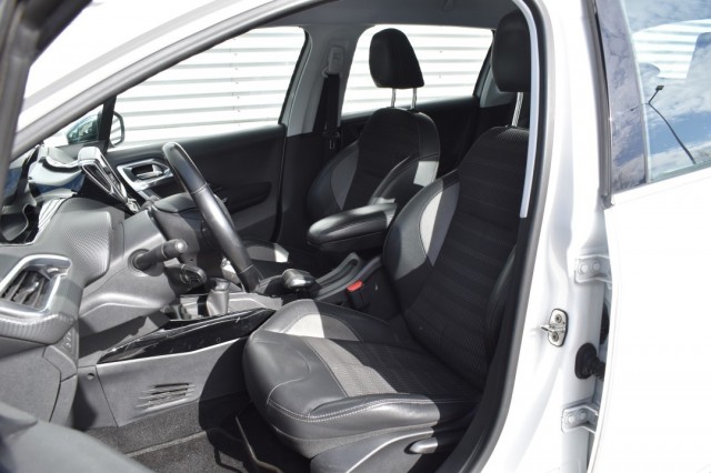 PEUGEOT 2008 1.6 BLUEHDI ALLURE / NAVI / PDC / ALL SEASON, Grouwstra Auto`s, Deventer