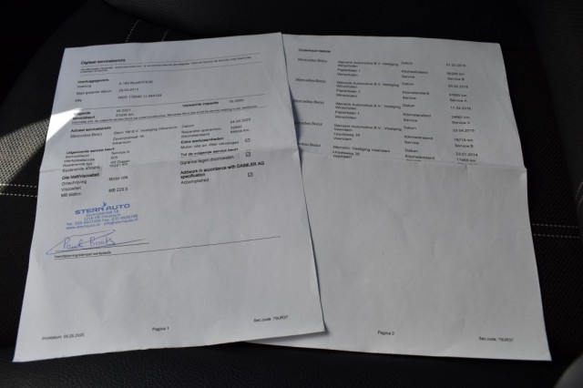 MERCEDES-BENZ A-KLASSE 180 AUT. AMBITION / NL AUTO / PDC V+A / Bi XENON / TREKH., Grouwstra Auto`s, Deventer