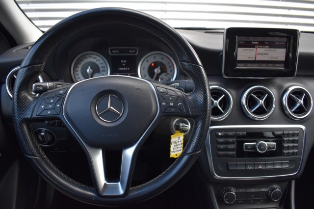 MERCEDES-BENZ A-KLASSE 180 AUT. AMBITION / NL AUTO / PDC V+A / Bi XENON / TREKH., Grouwstra Auto`s, Deventer