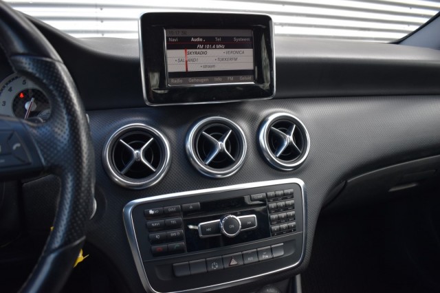 MERCEDES-BENZ A-KLASSE 180 AUT. AMBITION / NL AUTO / PDC V+A / Bi XENON / TREKH., Grouwstra Auto`s, Deventer