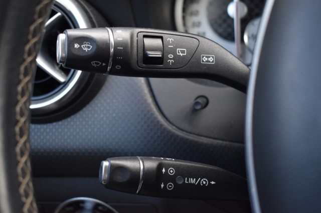 MERCEDES-BENZ A-KLASSE 180 AUT. AMBITION / NL AUTO / PDC V+A / Bi XENON / TREKH., Grouwstra Auto`s, Deventer