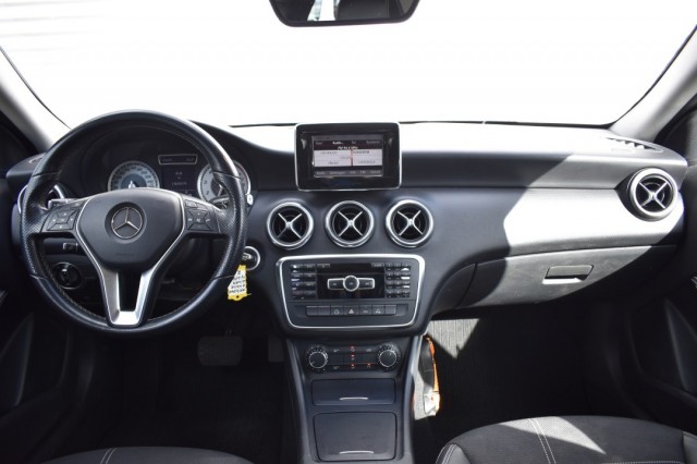MERCEDES-BENZ A-KLASSE 180 AUT. AMBITION / NL AUTO / PDC V+A / Bi XENON / TREKH., Grouwstra Auto`s, Deventer