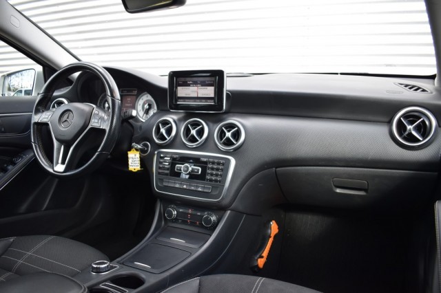 MERCEDES-BENZ A-KLASSE 180 AUT. AMBITION / NL AUTO / PDC V+A / Bi XENON / TREKH., Grouwstra Auto`s, Deventer