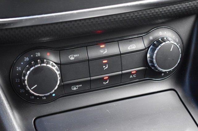 MERCEDES-BENZ A-KLASSE 180 AUT. AMBITION / NL AUTO / PDC V+A / Bi XENON / TREKH., Grouwstra Auto`s, Deventer