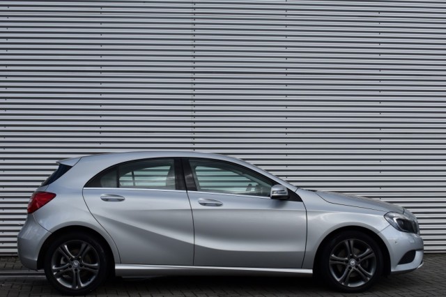 MERCEDES-BENZ A-KLASSE 180 AUT. AMBITION / NL AUTO / PDC V+A / Bi XENON / TREKH., Grouwstra Auto`s, Deventer