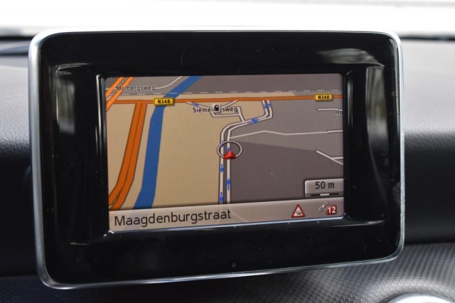 MERCEDES-BENZ A-KLASSE 180 AUT. AMBITION / NL AUTO / PDC V+A / Bi XENON / TREKH., Grouwstra Auto`s, Deventer