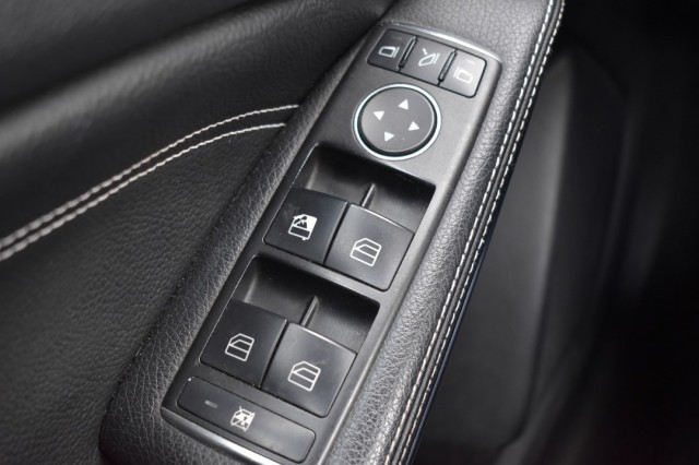 MERCEDES-BENZ A-KLASSE 180 AUT. AMBITION / NL AUTO / PDC V+A / Bi XENON / TREKH., Grouwstra Auto`s, Deventer