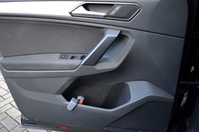 VOLKSWAGEN TIGUAN 1.4 TSI DSG COMFORTLINE / PDC V+A / NAVI / P.GLASS, Grouwstra Auto`s, Deventer