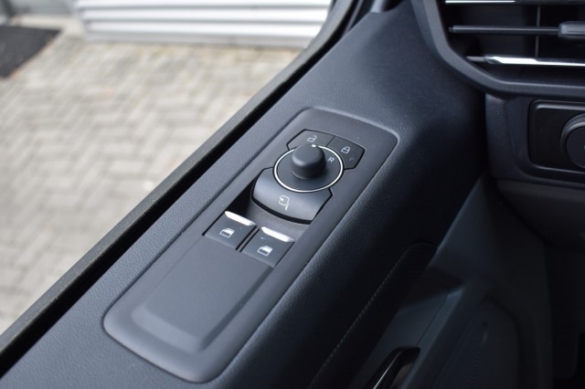 FORD TRANSIT CUSTOM  L1H1 2.0 ECOBLUE AUT8 LIMITED / APPLE/ANDROID AUTO / P.CAM / STOEL+VOORRUIT VERW., Grouwstra Auto`s, Devent