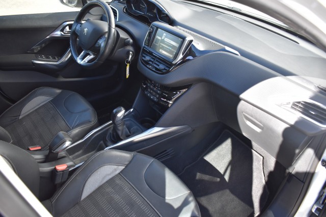 PEUGEOT 2008 1.2 VTI ALLURE / ECC / PDC / TREKHAAK / 16 LM. VELGEN, Grouwstra Auto`s, Deventer