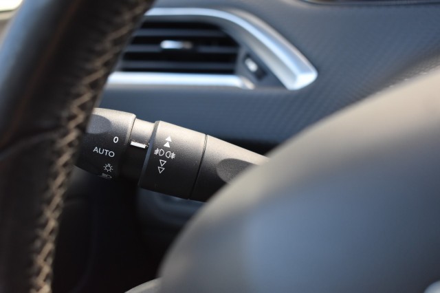 PEUGEOT 2008 1.2 VTI ALLURE / ECC / PDC / TREKHAAK / 16 LM. VELGEN, Grouwstra Auto`s, Deventer