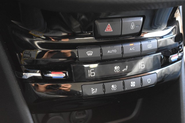 PEUGEOT 2008 1.2 VTI ALLURE / ECC / PDC / TREKHAAK / 16 LM. VELGEN, Grouwstra Auto`s, Deventer