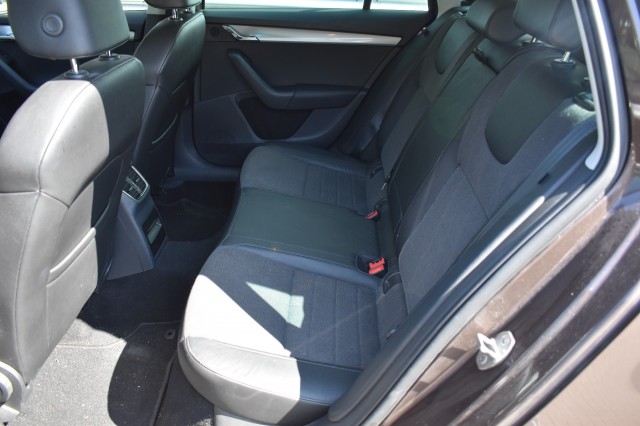 SKODA OCTAVIA COMBI 1.6 TDI BUSINESS LINE / STOEL VERW. / PDC / TREKHAAK, Grouwstra Auto`s, Deventer