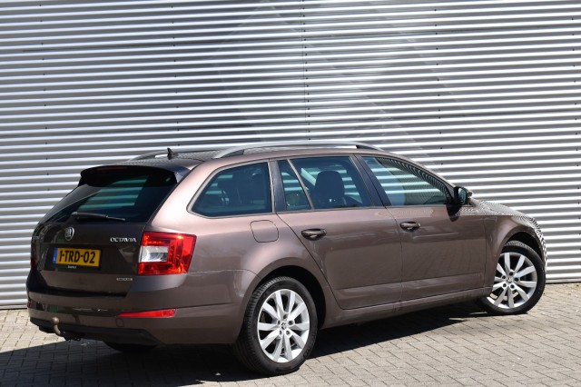 SKODA OCTAVIA COMBI 1.6 TDI BUSINESS LINE / STOEL VERW. / PDC / TREKHAAK, Grouwstra Auto`s, Deventer
