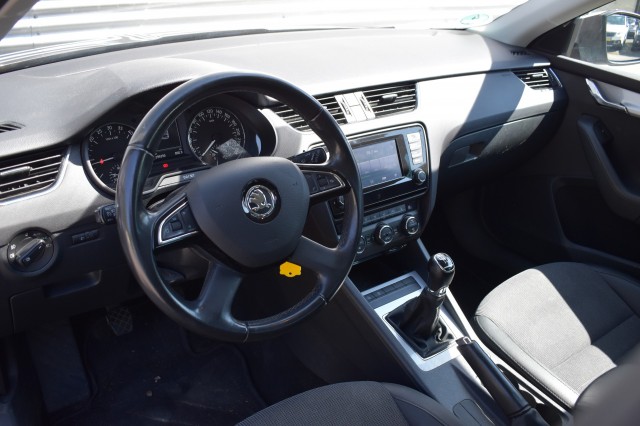 SKODA OCTAVIA COMBI 1.6 TDI BUSINESS LINE / STOEL VERW. / PDC / TREKHAAK, Grouwstra Auto`s, Deventer