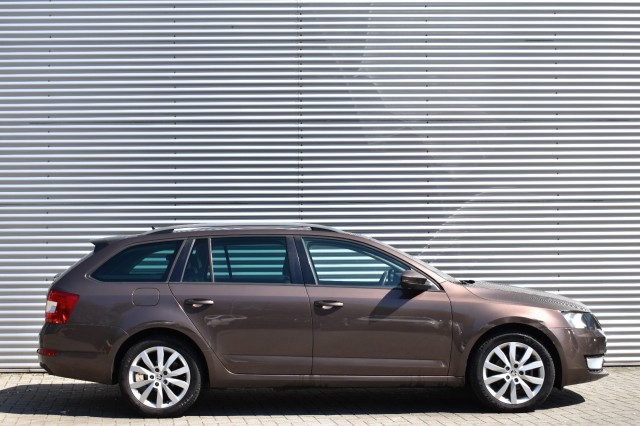 SKODA OCTAVIA COMBI 1.6 TDI BUSINESS LINE / STOEL VERW. / PDC / TREKHAAK, Grouwstra Auto`s, Deventer