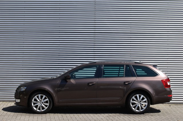 SKODA OCTAVIA COMBI 1.6 TDI BUSINESS LINE / STOEL VERW. / PDC / TREKHAAK, Grouwstra Auto`s, Deventer