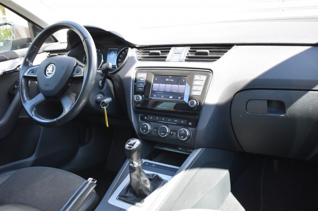 SKODA OCTAVIA COMBI 1.6 TDI BUSINESS LINE / STOEL VERW. / PDC / TREKHAAK, Grouwstra Auto`s, Deventer