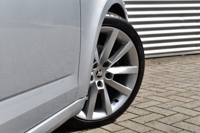 SKODA OCTAVIA COMBI 1.4 TSI AUT7 ELEGANCE BNS LINE / P.DAK / STOEL VERW./ CANTON AUDIO, Grouwstra Auto`s, Deventer