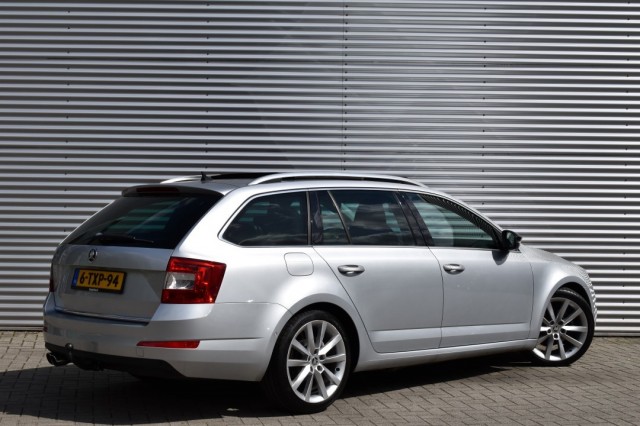 SKODA OCTAVIA COMBI 1.4 TSI AUT7 ELEGANCE BNS LINE / P.DAK / STOEL VERW./ CANTON AUDIO, Grouwstra Auto`s, Deventer