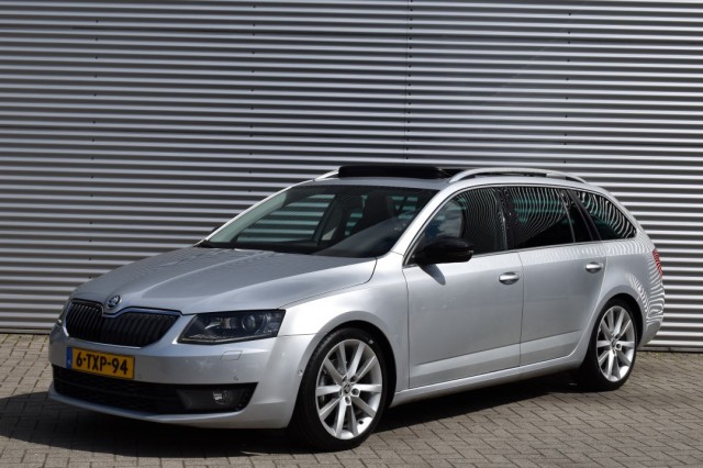 SKODA OCTAVIA COMBI 1.4 TSI AUT7 ELEGANCE BNS LINE / P.DAK / STOEL VERW./ CANTON AUDIO, Grouwstra Auto`s, Deventer