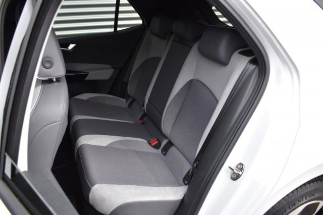 VOLKSWAGEN ID.3 FIRST 58 KWH / BTW AUTO / ADAP. CRUISE / ALL SEASONBANDEN, Grouwstra Auto`s, Deventer