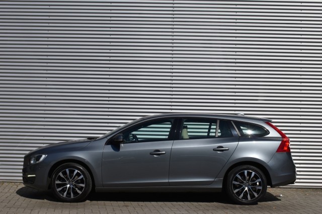 VOLVO V60 2.0 D3 AUT6 POLAR+ DYNAMIC / 1e EIGENAAR / 100% DEALER ONDH., Grouwstra Auto`s, Deventer