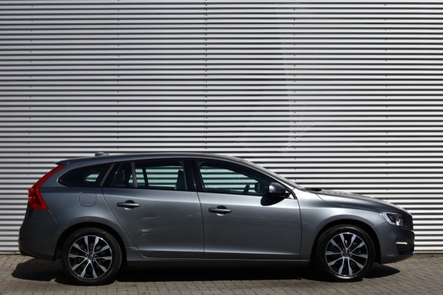 VOLVO V60 2.0 D3 AUT6 POLAR+ DYNAMIC / 1e EIGENAAR / 100% DEALER ONDH., Grouwstra Auto`s, Deventer