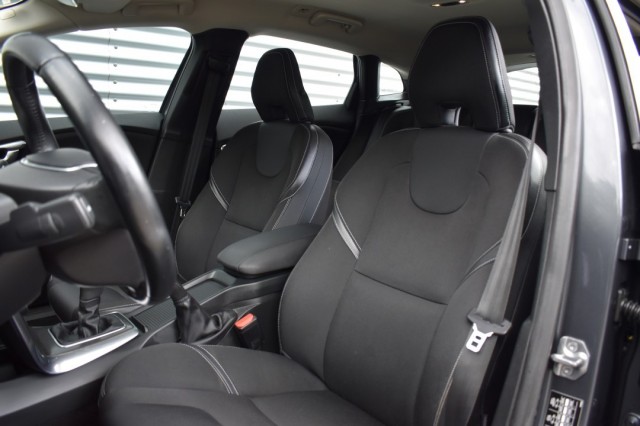 VOLVO V40 1.6 T3 MOMENTUM / NAVI / PDC / STOEL VERW. / TREKHAAK, Grouwstra Auto`s, Deventer
