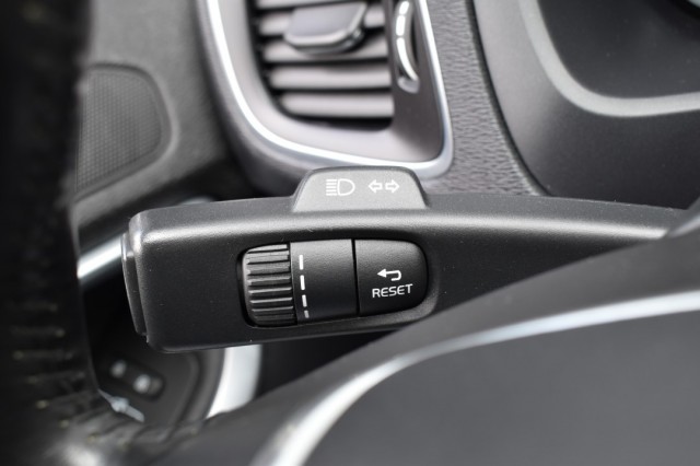 VOLVO V40 1.6 T3 MOMENTUM / NAVI / PDC / STOEL VERW. / TREKHAAK, Grouwstra Auto`s, Deventer