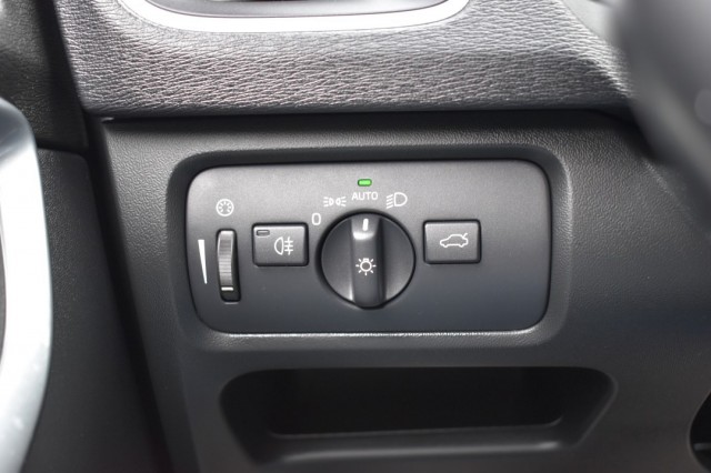 VOLVO V40 1.6 T3 MOMENTUM / NAVI / PDC / STOEL VERW. / TREKHAAK, Grouwstra Auto`s, Deventer