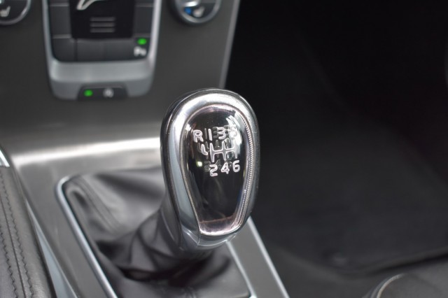 VOLVO V40 1.6 T3 MOMENTUM / NAVI / PDC / STOEL VERW. / TREKHAAK, Grouwstra Auto`s, Deventer