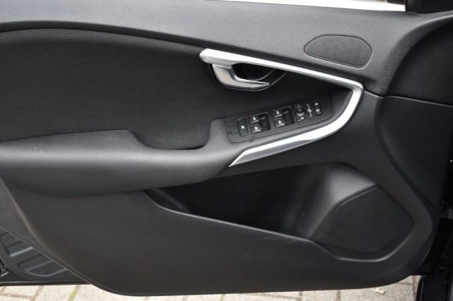 VOLVO V40 1.6 T3 MOMENTUM / NAVI / PDC / STOEL VERW. / TREKHAAK, Grouwstra Auto`s, Deventer