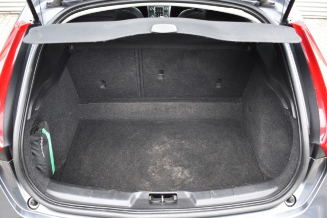 VOLVO V40 1.6 T3 MOMENTUM / NAVI / PDC / STOEL VERW. / TREKHAAK, Grouwstra Auto`s, Deventer