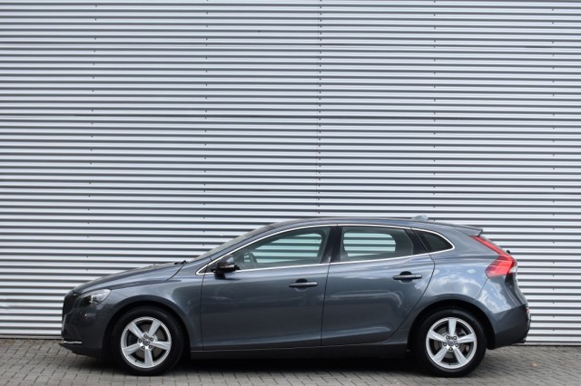 VOLVO V40 1.6 T3 MOMENTUM / NAVI / PDC / STOEL VERW. / TREKHAAK, Grouwstra Auto`s, Deventer