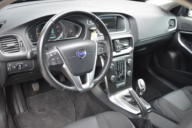 VOLVO V40 1.6 T3 MOMENTUM / NAVI / PDC / STOEL VERW. / TREKHAAK, Grouwstra Auto`s, Deventer