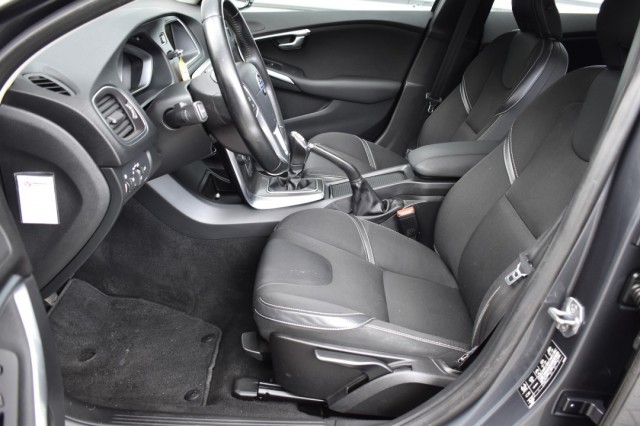 VOLVO V40 1.6 T3 MOMENTUM / NAVI / PDC / STOEL VERW. / TREKHAAK, Grouwstra Auto`s, Deventer