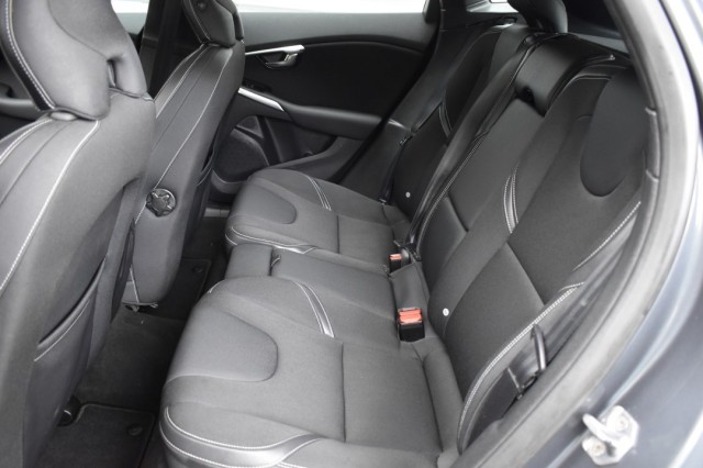 VOLVO V40 1.6 T3 MOMENTUM / NAVI / PDC / STOEL VERW. / TREKHAAK, Grouwstra Auto`s, Deventer