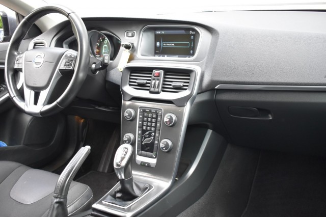 VOLVO V40 1.6 T3 MOMENTUM / NAVI / PDC / STOEL VERW. / TREKHAAK, Grouwstra Auto`s, Deventer