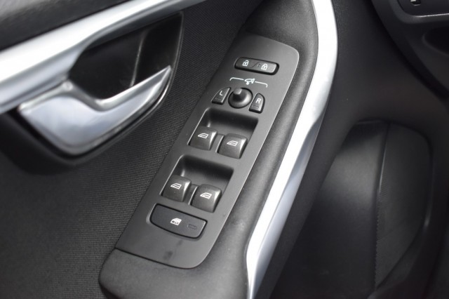 VOLVO V40 1.6 T3 MOMENTUM / NAVI / PDC / STOEL VERW. / TREKHAAK, Grouwstra Auto`s, Deventer