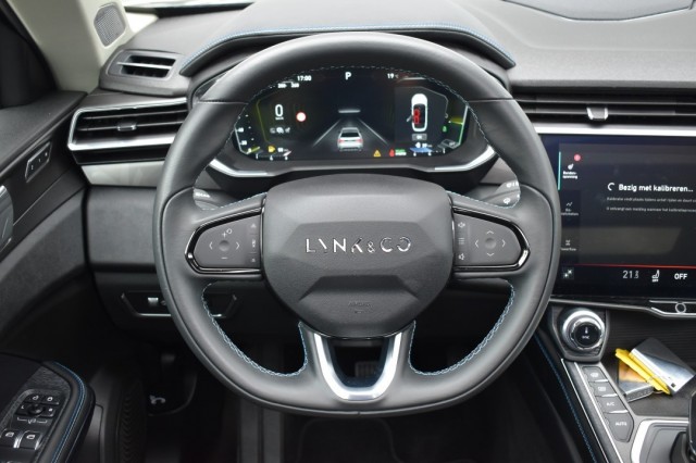LYNK EN CO 01 1.5 PHEV MORE / P.DAK / LAGE KM STAND! / ALS NIEUW!, Grouwstra Auto`s, Deventer