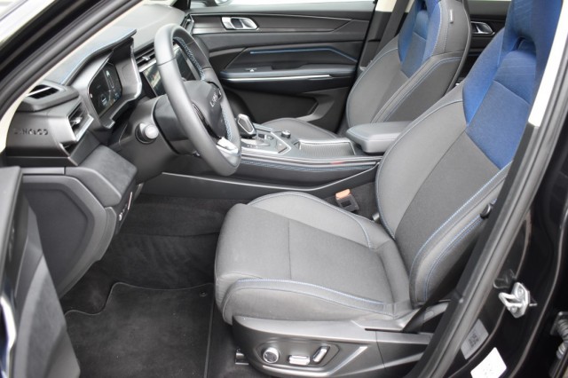 LYNK EN CO 01 1.5 PHEV MORE / P.DAK / LAGE KM STAND! / ALS NIEUW!, Grouwstra Auto`s, Deventer
