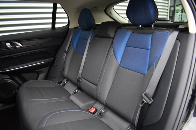 LYNK EN CO 01 1.5 PHEV MORE / P.DAK / LAGE KM STAND! / ALS NIEUW!, Grouwstra Auto`s, Deventer