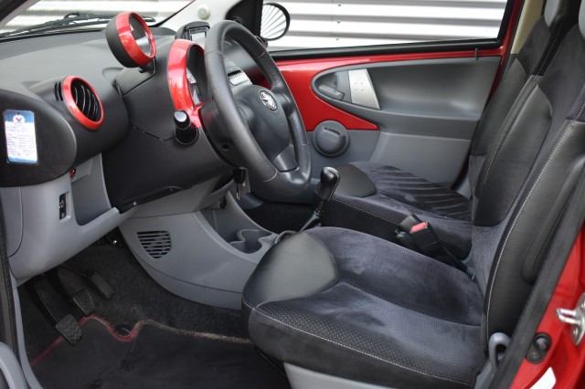 TOYOTA AYGO 1.0-12V ASPIRATION RED NAVIGATOR / AIRCO / LMV / 4-SEASON BANDEN /, Grouwstra Auto`s, Deventer