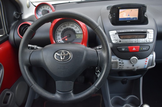TOYOTA AYGO 1.0-12V ASPIRATION RED NAVIGATOR / AIRCO / LMV / 4-SEASON BANDEN /, Grouwstra Auto`s, Deventer