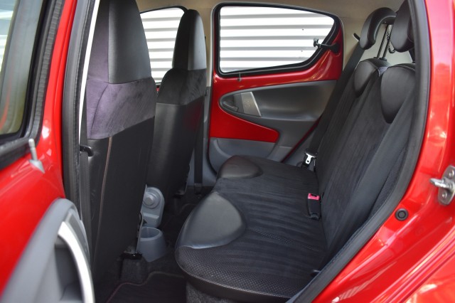 TOYOTA AYGO 1.0-12V ASPIRATION RED NAVIGATOR / AIRCO / LMV / 4-SEASON BANDEN /, Grouwstra Auto`s, Deventer