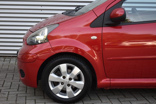TOYOTA AYGO 1.0-12V ASPIRATION RED NAVIGATOR / AIRCO / LMV / 4-SEASON BANDEN /, Grouwstra Auto`s, Deventer