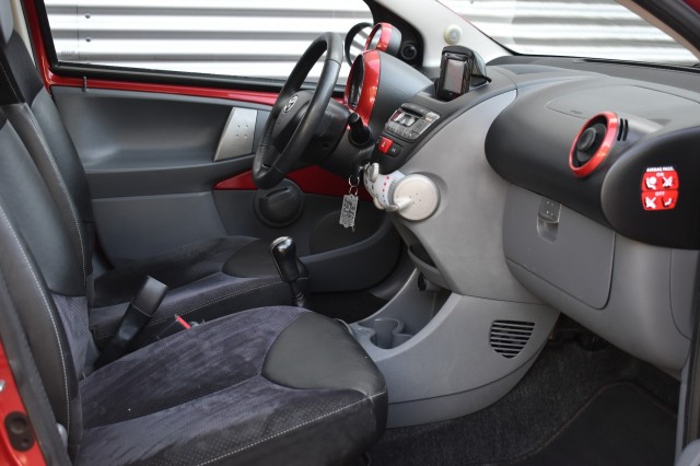 TOYOTA AYGO 1.0-12V ASPIRATION RED NAVIGATOR / AIRCO / LMV / 4-SEASON BANDEN /, Grouwstra Auto`s, Deventer