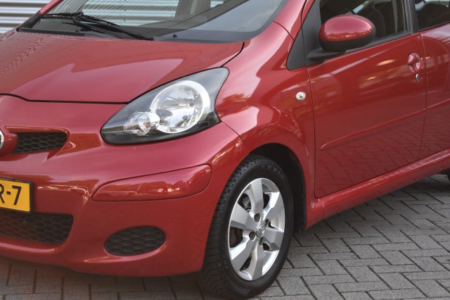 TOYOTA AYGO 1.0-12V ASPIRATION RED NAVIGATOR / AIRCO / LMV / 4-SEASON BANDEN /, Grouwstra Auto`s, Deventer