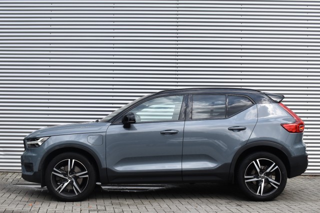 VOLVO XC40 1.5 T5 RECHARGE. R-DESIGN / EL. STOEL + MEMORY / H&K AUDIO / EL. TREKHAAK, Grouwstra Auto`s, Deventer